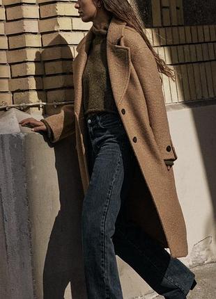 Пальто zara з тканини букле