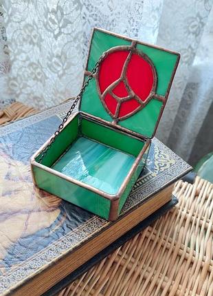 Винтажная стеклянная витражная шкатулка для украшений(6.5 см на 6.5 см, высота 3 см)