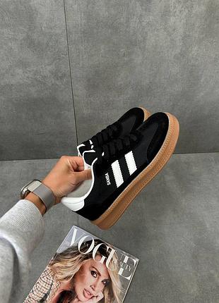 Жіночі кросівки кеди розмір 36-41 в чорному кольорі під бренду adidas.