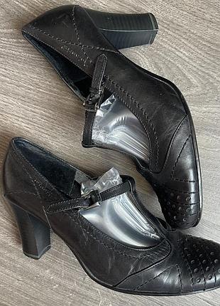 Туфли лодочки tamaris р. 39/25,5 см женские кожанные