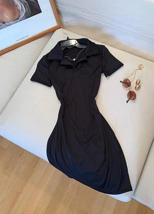 Короткое платье с воротником поло с коротким рукавом из микродайвинга черная