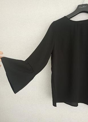 Блузка черная, лаконичная, без застежки