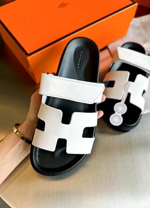 Шикарные женские шлёпанцы сланцы мюли бренд chypre sandals white black premium белые