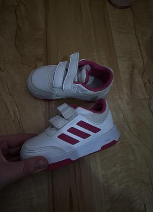 Дитячі кросівки adidas для дівчинки