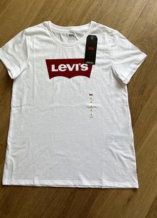 Новая футболка levis размер m