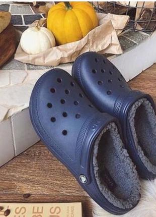 Шлепанцы бренда crocs
утепленные сабо тапочки j2 33-34