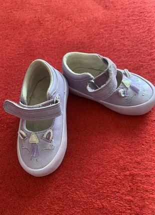 Туфли на липучках стан новий