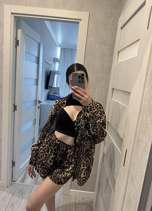 Костюм шелковый леопардовый