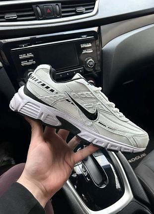 Nike initiator white silver black