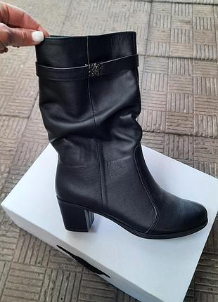 Напів чоботи на широку ніжку