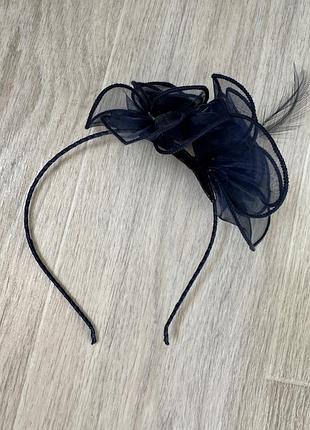 Обруч з квітами і пірʼям