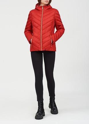 Легкий пуховик відомого бренду. оригінал