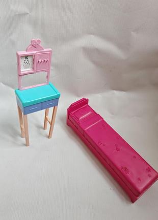 Меблі для барбі, лот, ліжечко і столик лікаря