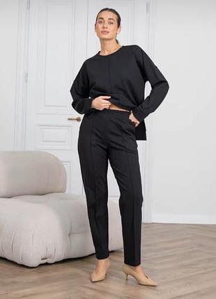 Стильный женский костюм черный