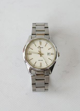 Чоловічий годинник casio під срібло