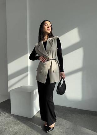 Женская стильная жилетка