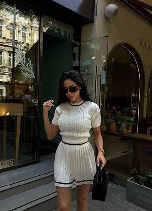 Стильный легкий костюм с короткой юбкой