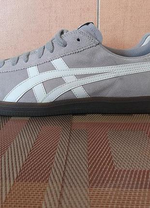 Кросівки asics