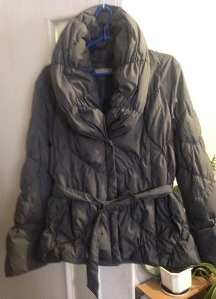 Крутой фирменный пуховичёк! очень лёгкий и тёплый.размер - l
