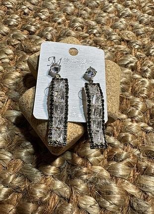 Стильные серьги бижутерия