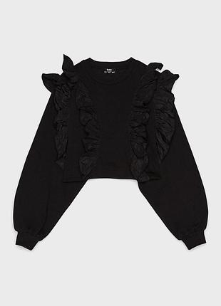 Черный свитшот укороченный с объемными рукавами и рюшами от bershka в размере xs