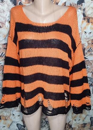 Полосатый свитер в панк стиле