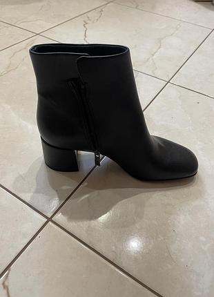 Чорне шкіряне жіноче взуття tomaris