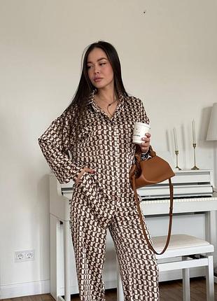 Шелковый костюм двойка рубашка и + штаны свободного кроя оверсайз в принт стильный