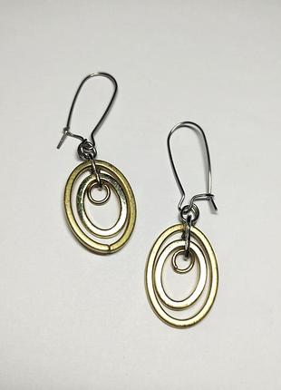 Серьги подвески золотого цвета