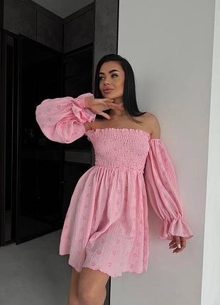 Муслиновое легкое платье с прошвой, утягивающей резинкой