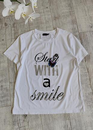 Белая футболка с принтом и кристаллами от pierre cardin