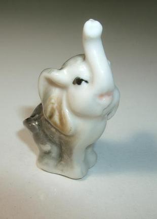 Продам фарфорову фігурку слоника
