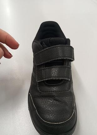 Фирменные кроссовки