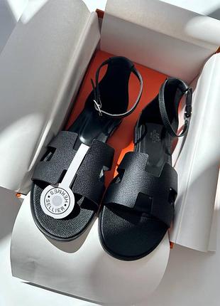 Брендові жіночі шкіряні босоножки