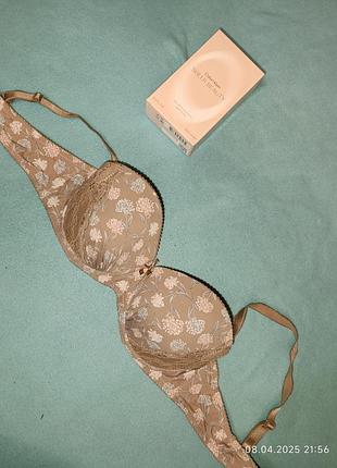 Жіночий бюстгальтер