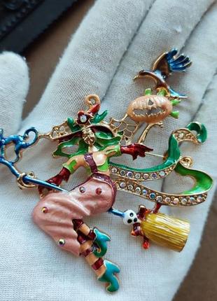 Сказочная и красивая брошь ведьма в стиле kirks folly 💖