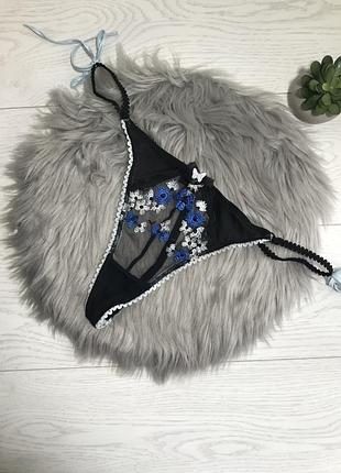 Красивые стринги с вышивкой