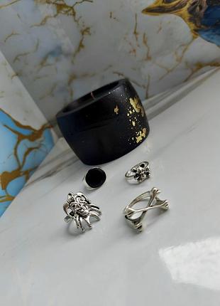 Набор колец в готическом стиле