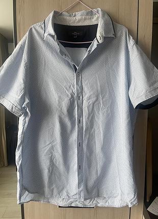 Гарна чоловіча сорочка