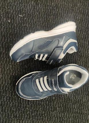 Детские кроссовки