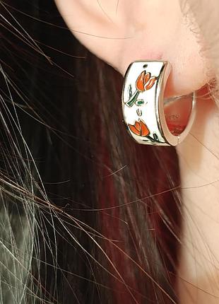Серебряные серьги с эмалью красный цветок