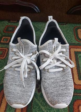 Кроссовки