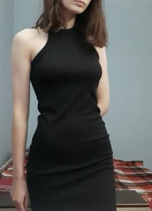 Чорна маленька сукня