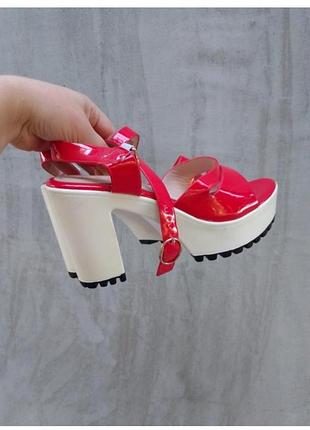Красные босоножки 😍👠