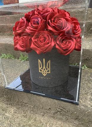 Троянди в кубі