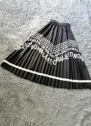 Стильная эффектная легкая летняя юбка плиссе идеально подойдет на пляж в качестве накидки на купальник