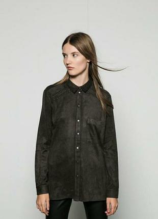 Стильная, трендовая рубашка...накидка под замш bershka на заклепках цвета хаки р. 38/36