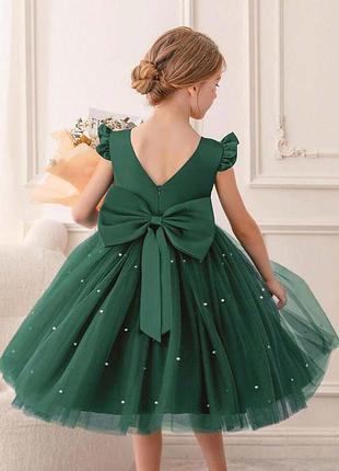 Нарядное платье для девочки изумрудное с жемчужинами и бантом 120 (5-6 лет)