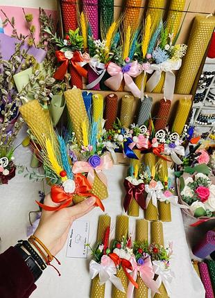 Свічка з вощини з декором великодня .