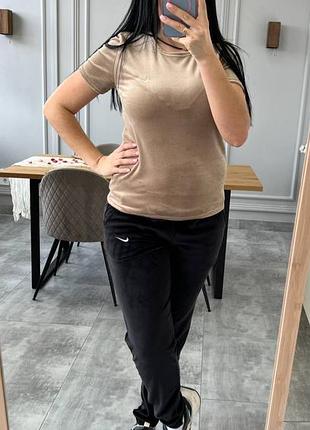 Велюровый костюм тройка с вышивкой с футболкой с брюками с шортами